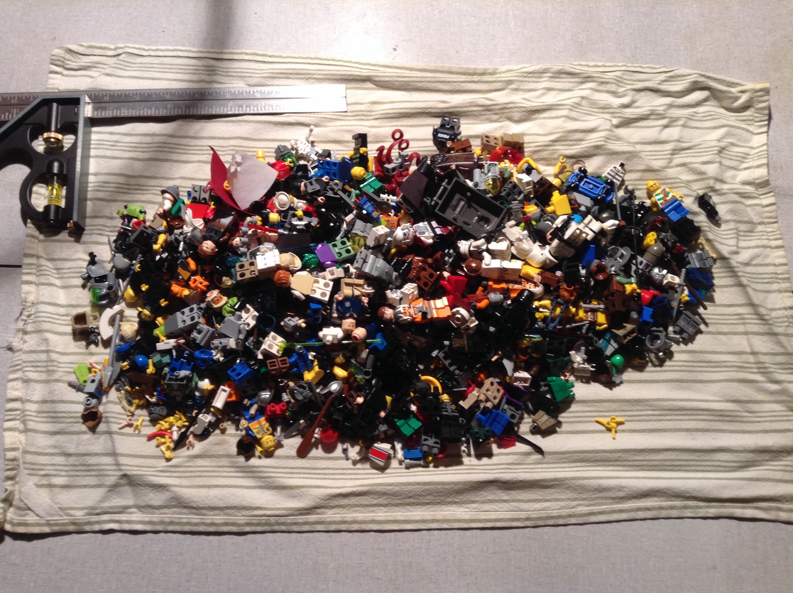 Breaking Down a Bulk LEGO Lot to Maximize Minifigure Profits - Community  LEGO Blogs - BRICKPICKER